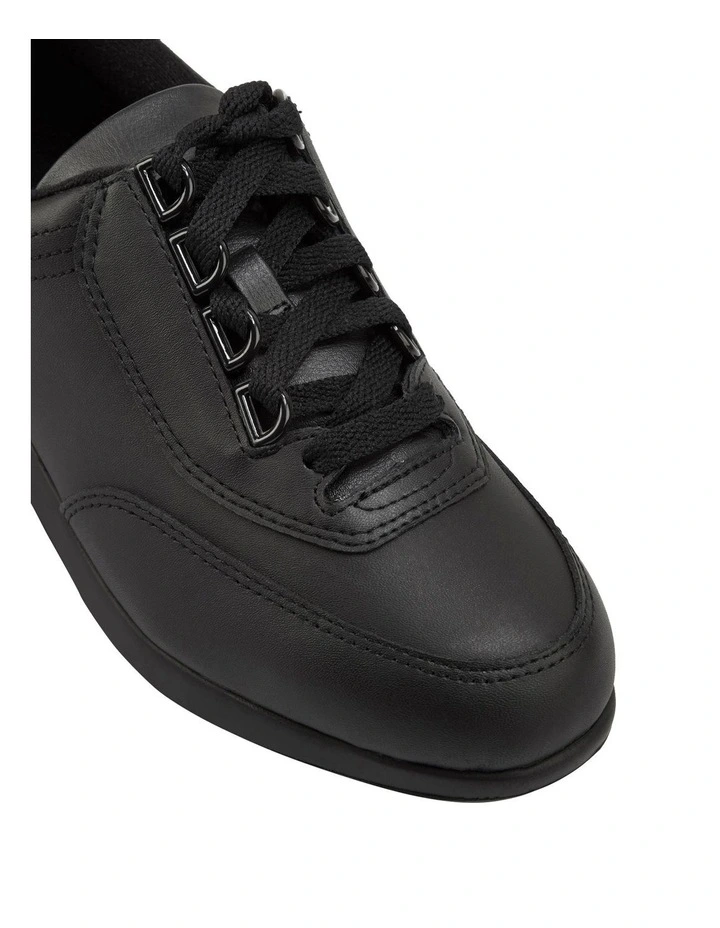 Classic Walker Sneaker in Black