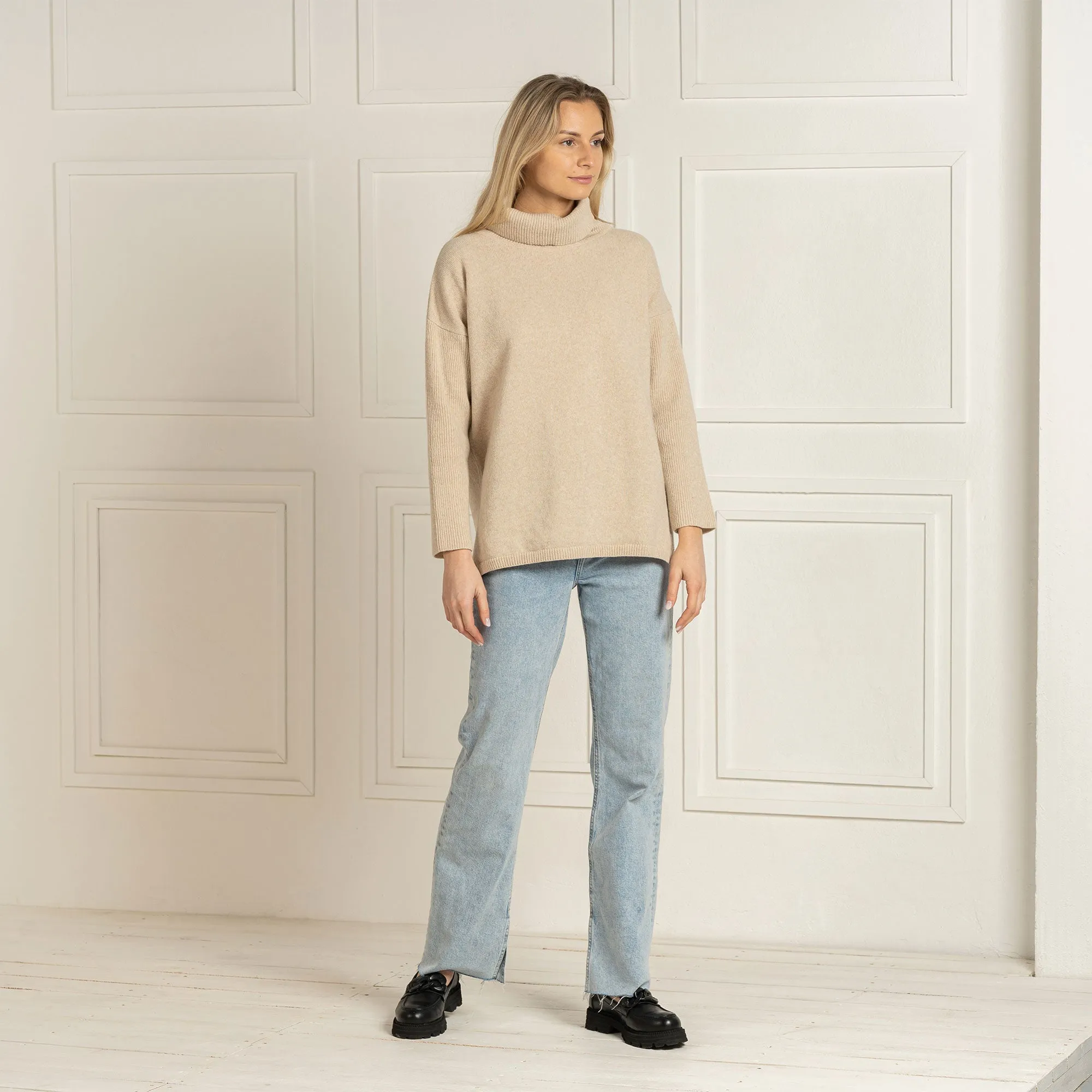 Knit Merino Turtleneck Sweater Vienna Creamy Beige