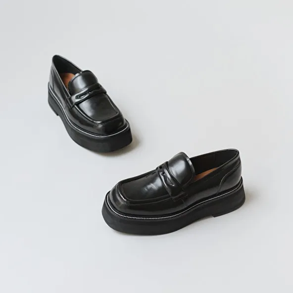 Platform loafers in black glazed leather