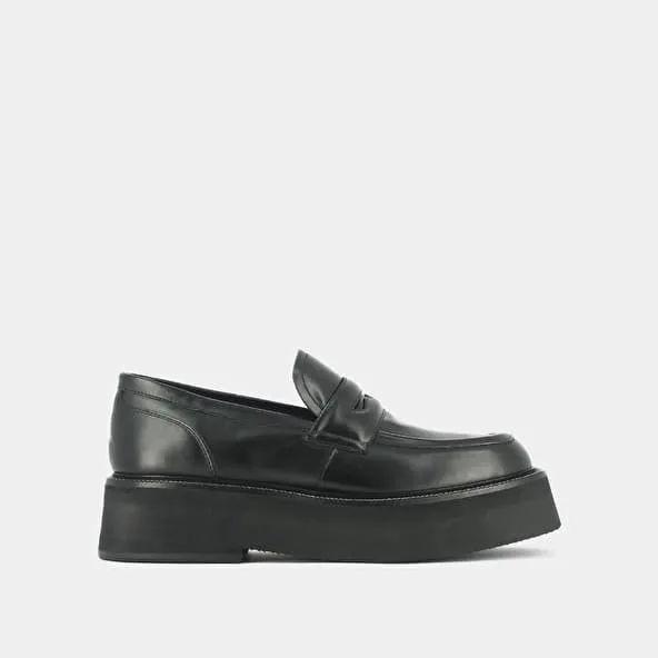 Platform loafers in black glazed leather