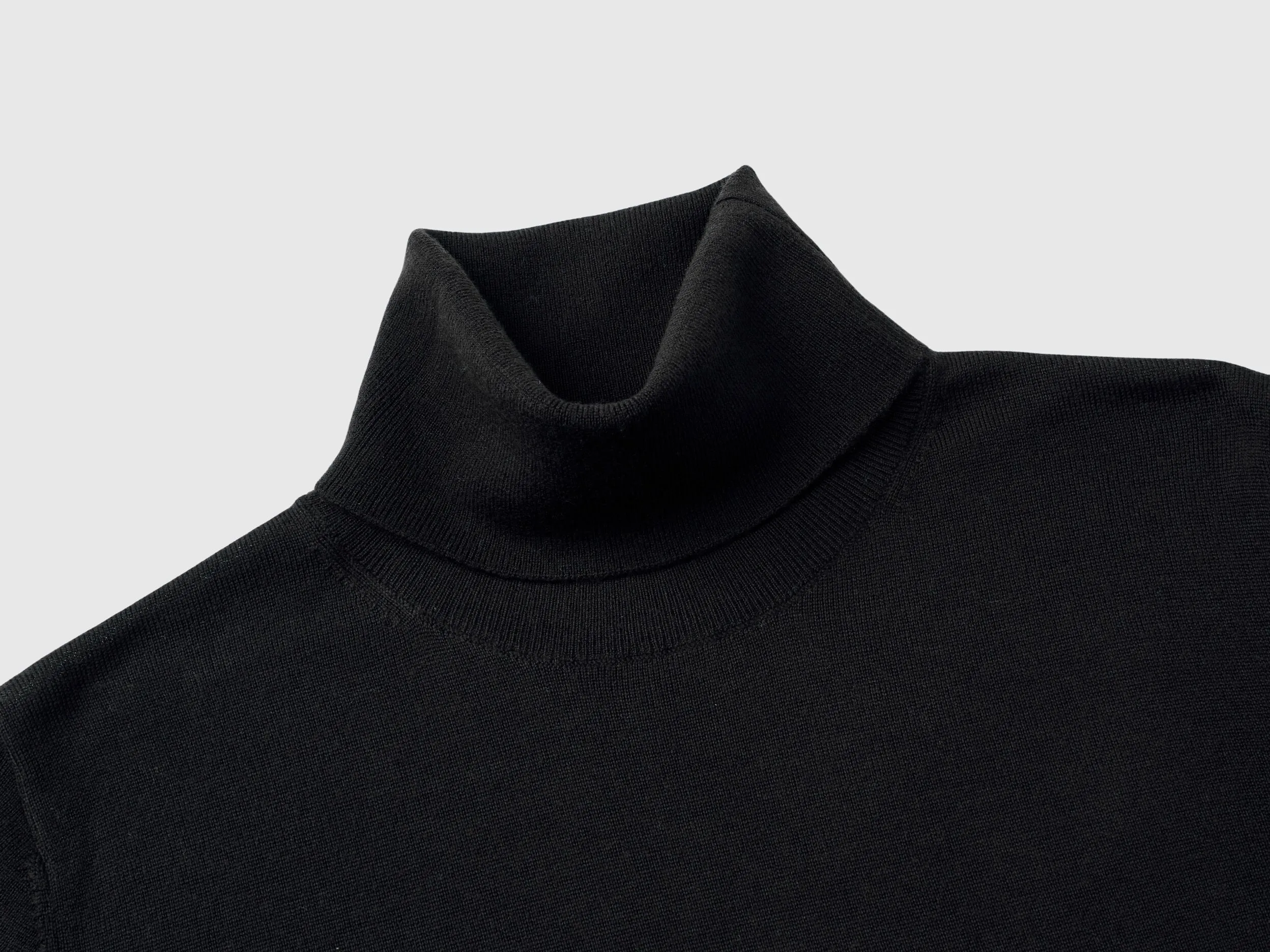 Turtleneck in pure Merino wool - Black | Benetton